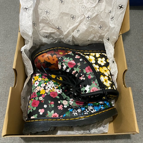 Little Girls Dr.Marten Boots - Picture 1 of 5
